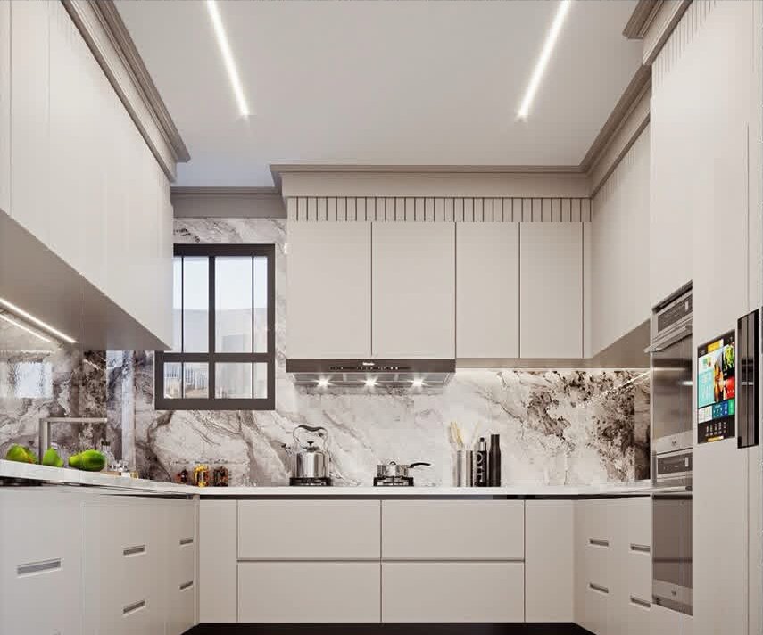 U‑shaped kitchen with marble backsplash